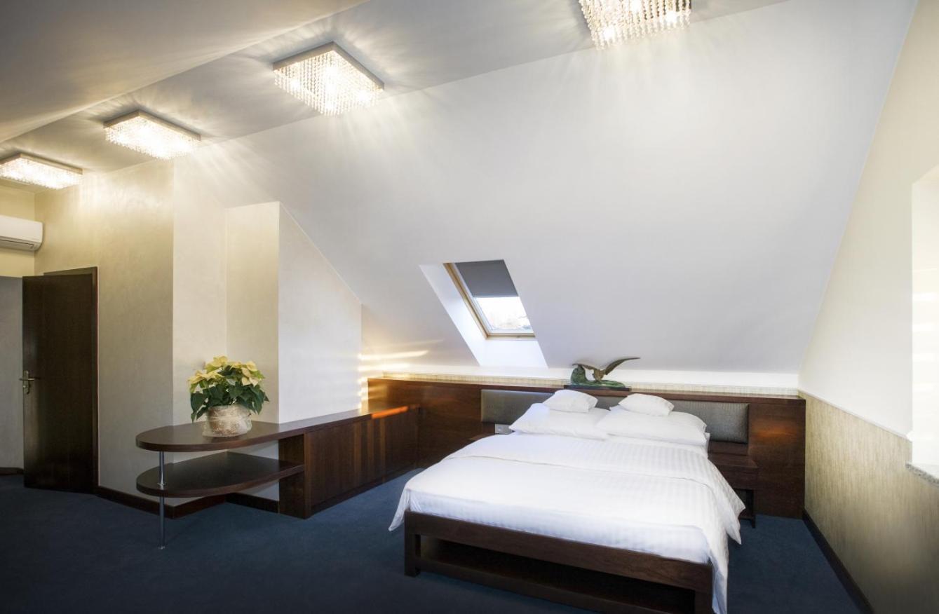 Hotel Inter Bielany Wroclawskie Luaran gambar